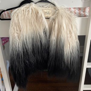 Thread supply faux fur coat